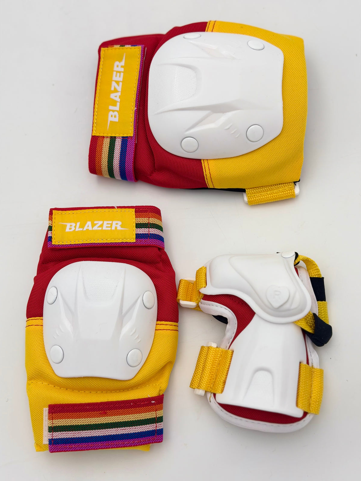 Equipo de protecciones Muñequeras, Coderas y Rodilleras Blazer Ultra Colors